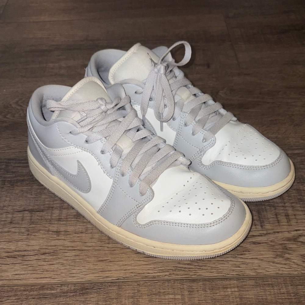 Women’s Air Jordan 1 Low 'Neutral Grey Coconut Milk'
No Box!!